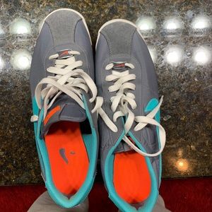 old school nike sneakers